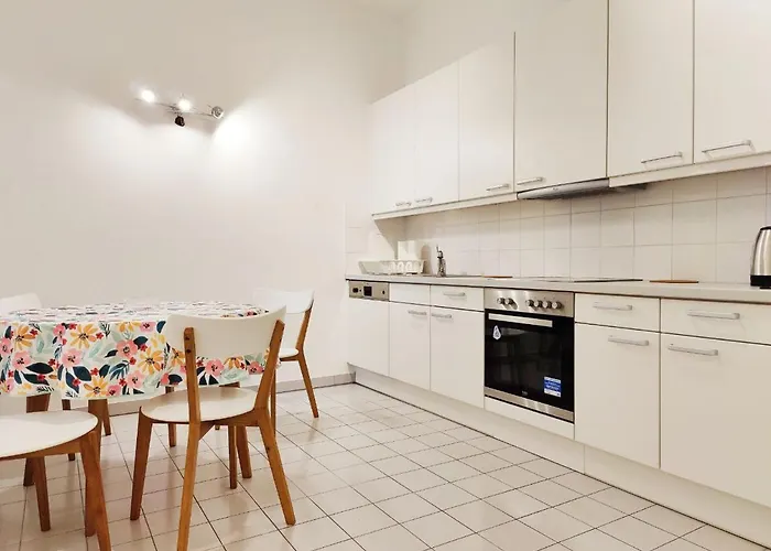 Central Mariahilfer Apartment 4 Min To The City Shopping Center And Schoenbrunn Palace