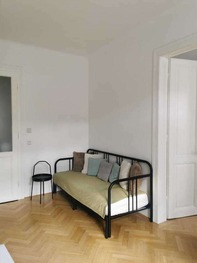 Mariahilfer 4 Min To The Shopping Center And Schoenbrunn Palace Apartment