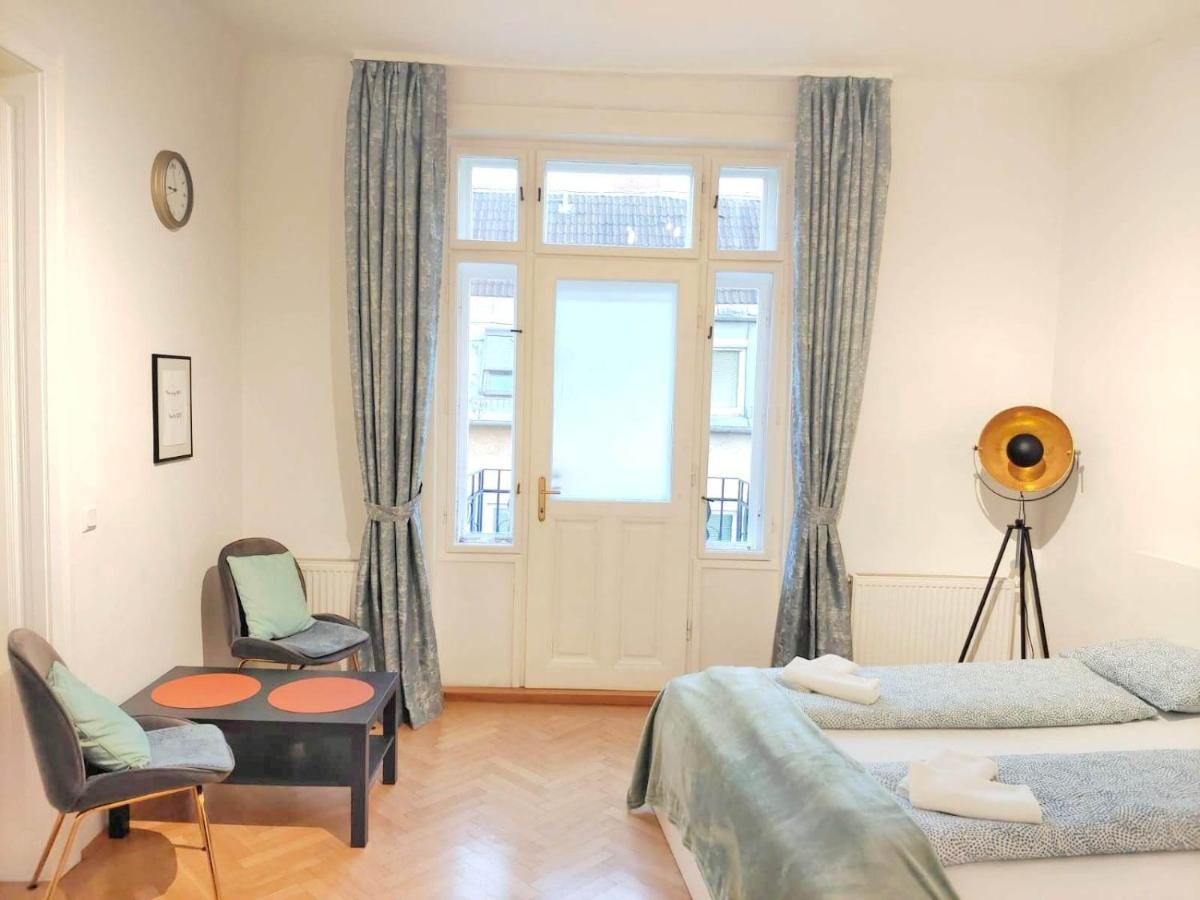 Mariahilfer 4 Min To The Shopping Center And Schoenbrunn Palace Apartment Vienna